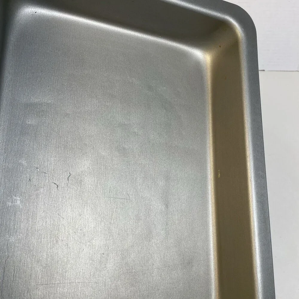 WearEver Air Bake Insulated Lasagna Pan Double Wall 13x9x2-1/4 Brownies Cake